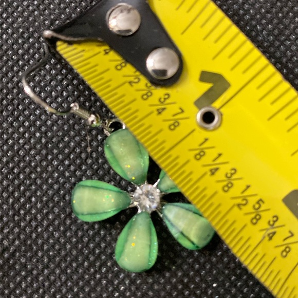 Vintage Small Shamrock Floral with center rhinestone dangling pierced earrings - Picture 5 of 5
